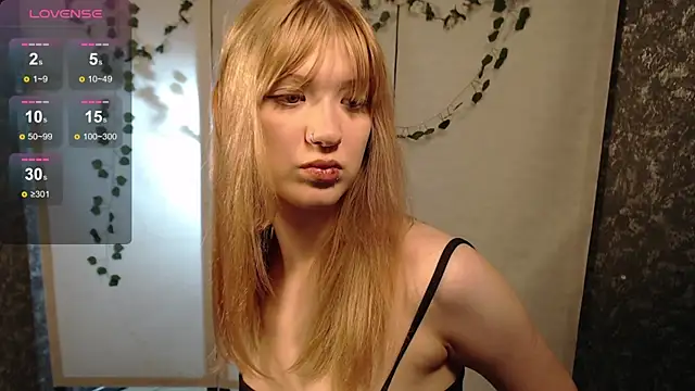 Snapshot of Lina_Wi chatting on April 30, 2026, 8:57 pm Lina Wi online show from April 30, 2026, 8:57 pm