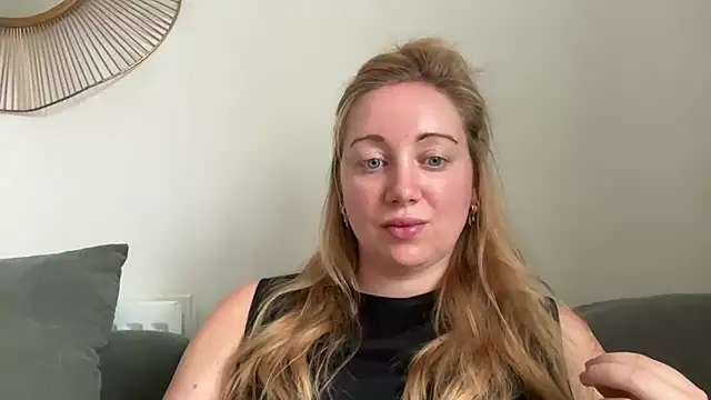 Snapshot of arielsweetieee chatting on June 17, 2026, 8:36 am arielsweetieee online show from June 17, 2026, 8:36 am