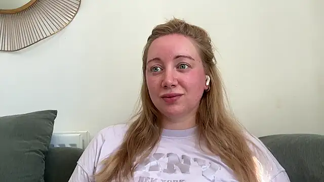 Snapshot of arielsweetieee chatting on June 18, 2026, 9:36 am arielsweetieee online show from June 18, 2026, 9:36 am