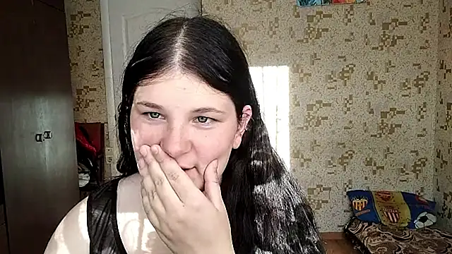 BeatriceMolands online show from June 4, 2026, 4:00 pm