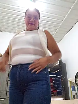 Snapshot of Samanta-42 chatting on May 9, 2026, 12:30 pm Samanta-42 online show from May 9, 2026, 12:30 pm