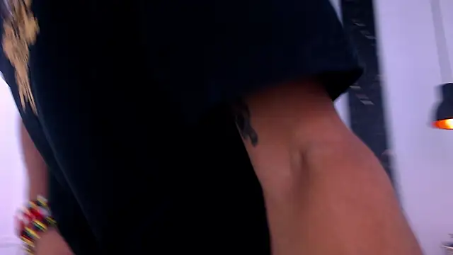 Lian Jacob online show from April 22, 2026, 8:04 pm