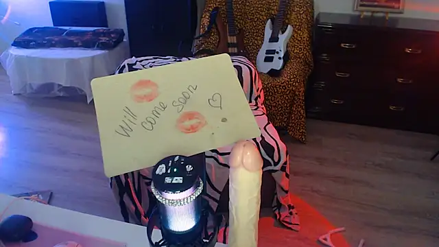 ConchitaMesser online show from May 18, 2026, 4:07 am