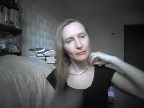 LunaBelle8 online show from June 3, 2026, 5:06 pm