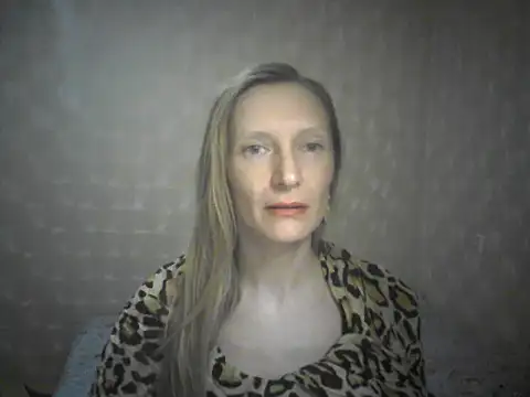 LunaBelle8 online show from April 18, 2026, 7:07 pm