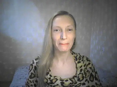 LunaBelle8 online show from May 1, 2026, 4:12 pm