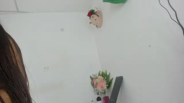 Snapshot of CurvyLatinaa_ chatting on May 17, 2026, 1:27 am CurvyLatinaa online show from May 17, 2026, 1:27 am