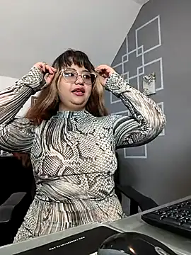 Snapshot of BelleVivianne chatting on May 9, 2026, 1:03 pm BelleVivianne online show from May 9, 2026, 1:03 pm