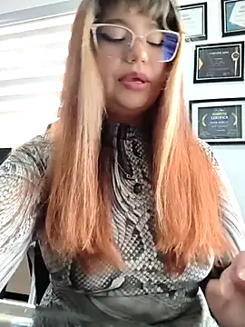 Snapshot of BelleVivianne chatting on April 29, 2026, 5:30 pm BelleVivianne online show from April 29, 2026, 5:30 pm
