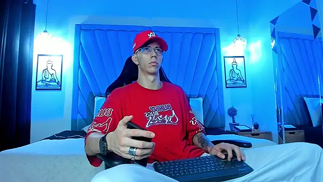 Snapshot of OliverThompsonJS chatting on July 25, 2026, 4:20 am OliverThompsonJS online show from July 25, 2026, 4:20 am