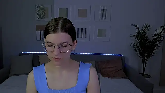 Snapshot of AnnaThorne chatting on May 8, 2026, 3:43 am AnnaThorne online show from May 8, 2026, 3:43 am