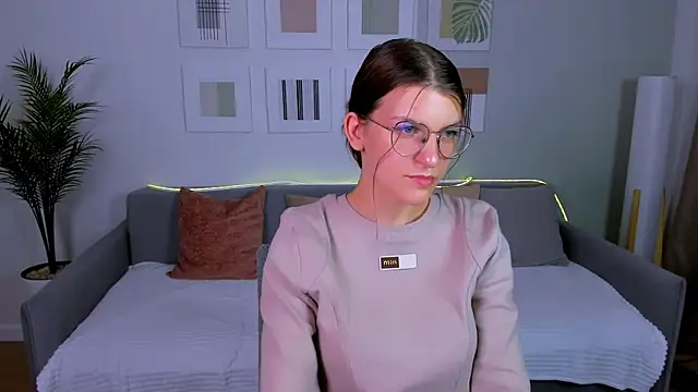 Snapshot of AnnaThorne chatting on April 24, 2026, 9:33 am AnnaThorne online show from April 24, 2026, 9:33 am