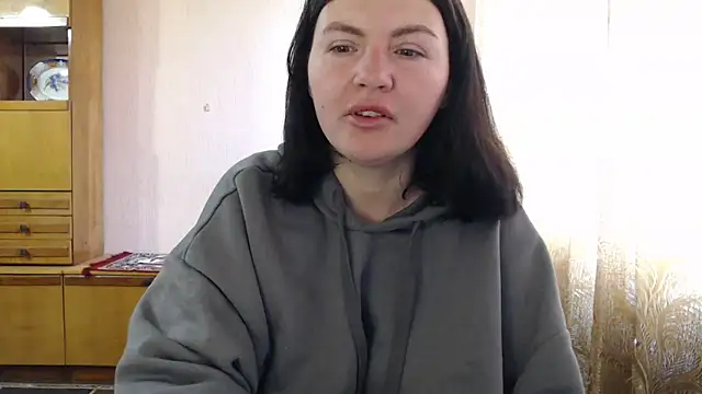 Snapshot of AlinaxJames chatting on April 29, 2026, 7:45 am AlinaxJames online show from April 29, 2026, 7:45 am