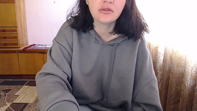 Snapshot of AlinaxJames chatting on May 4, 2026, 8:28 am AlinaxJames online show from May 4, 2026, 8:28 am