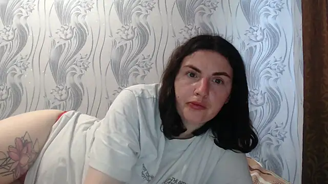 Snapshot of AlinaxJames chatting on June 16, 2026, 2:17 pm AlinaxJames online show from June 16, 2026, 2:17 pm