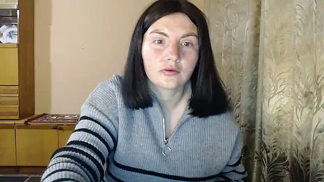 Snapshot of AlinaxJames chatting on April 21, 2026, 2:14 am AlinaxJames online show from April 21, 2026, 2:14 am
