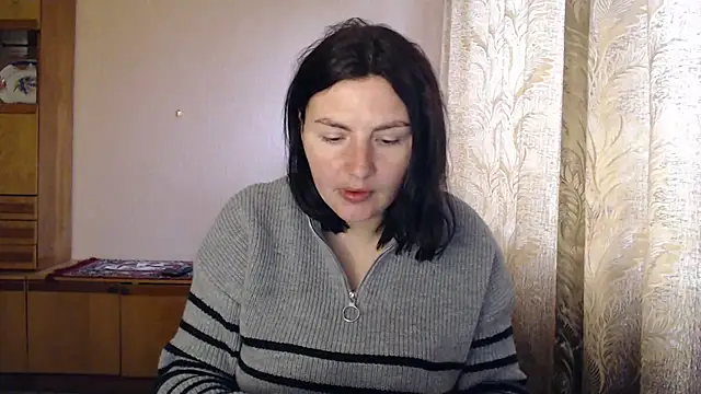 Snapshot of AlinaxJames chatting on April 23, 2026, 12:29 pm AlinaxJames online show from April 23, 2026, 12:29 pm
