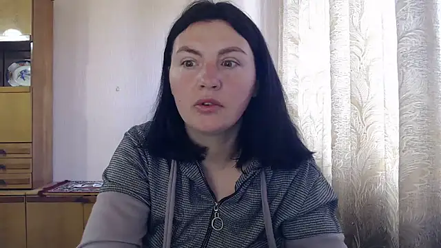 Snapshot of AlinaxJames chatting on April 24, 2026, 7:43 am AlinaxJames online show from April 24, 2026, 7:43 am
