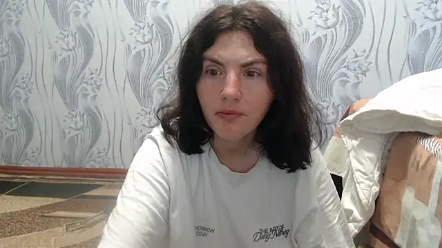 Snapshot of AlinaxJames chatting on May 25, 2026, 2:11 am AlinaxJames online show from May 25, 2026, 2:11 am