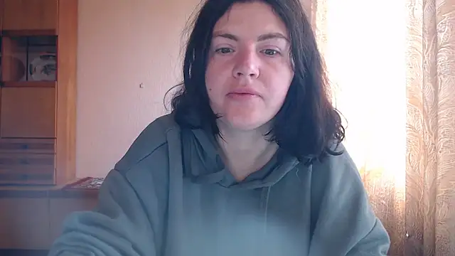 Snapshot of AlinaxJames chatting on May 13, 2026, 8:10 am AlinaxJames online show from May 13, 2026, 8:10 am