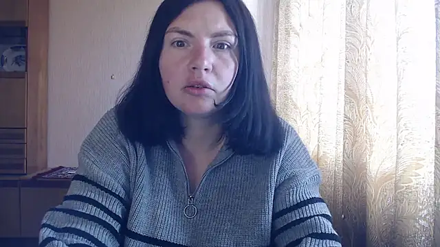 Snapshot of AlinaxJames chatting on April 22, 2026, 8:10 am AlinaxJames online show from April 22, 2026, 8:10 am