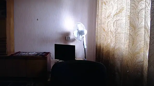 Snapshot of AlinaxJames chatting on April 25, 2026, 1:41 pm AlinaxJames online show from April 25, 2026, 1:41 pm