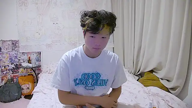 Cream-001 online show from April 18, 2026, 11:05 pm