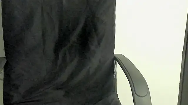 lolabunnysc online show from May 8, 2026, 12:53 pm
