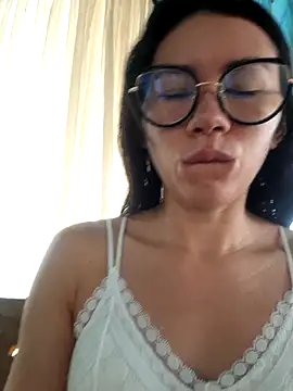 Snapshot of YelenaVergara chatting on May 19, 2026, 11:28 am YelenaVergara online show from May 19, 2026, 11:28 am