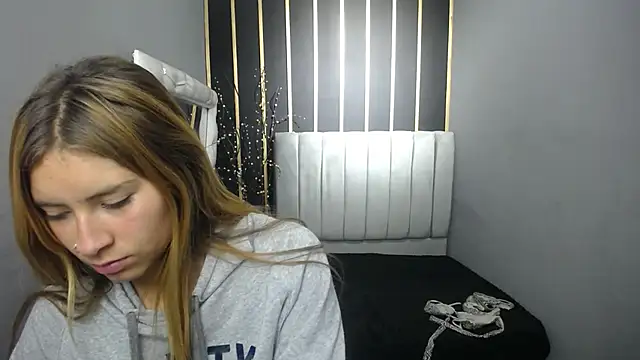 Snapshot of nancy_blonde chatting on May 28, 2026, 1:06 pm nancy blonde online show from May 28, 2026, 1:06 pm