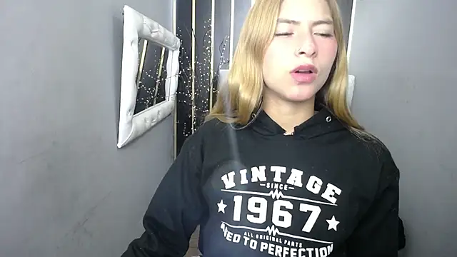 Snapshot of nancy_blonde chatting on June 2, 2026, 12:27 pm nancy blonde online show from June 2, 2026, 12:27 pm