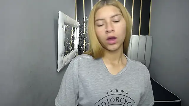 Snapshot of nancy_blonde chatting on May 4, 2026, 12:30 pm nancy blonde online show from May 4, 2026, 12:30 pm