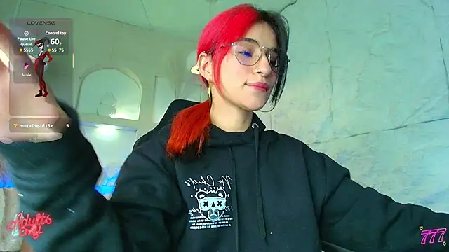 Snapshot of Moon_Red_r chatting on April 21, 2026, 7:42 pm Moon Red r online show from April 21, 2026, 7:42 pm