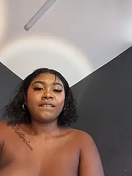 Snapshot of Chloe_LaurentXXX chatting on May 27, 2026, 7:32 pm Chloe LaurentXXX online show from May 27, 2026, 7:32 pm