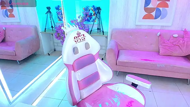 Sofi monroeee online show from June 23, 2026, 8:18 pm