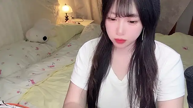 SweetButWildbaby online show from May 11, 2026, 4:04 pm