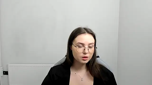 Regina cute  online show from April 19, 2026, 7:09 am