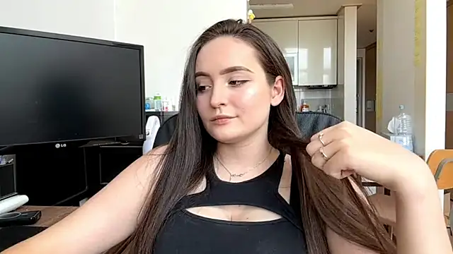 Snapshot of Emilly_Cart chatting on May 19, 2026, 3:13 am Emilly Cart online show from May 19, 2026, 3:13 am