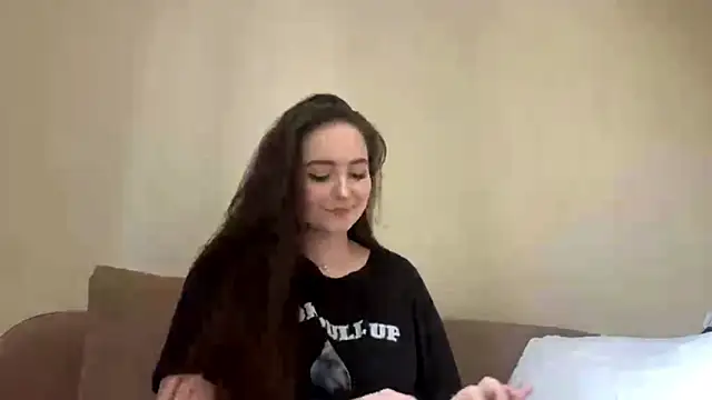 Emilly Cart online show from April 22, 2026, 6:42 am