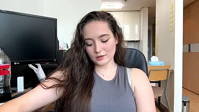 Snapshot of Emilly_Cart chatting on May 15, 2026, 3:37 am Emilly Cart online show from May 15, 2026, 3:37 am