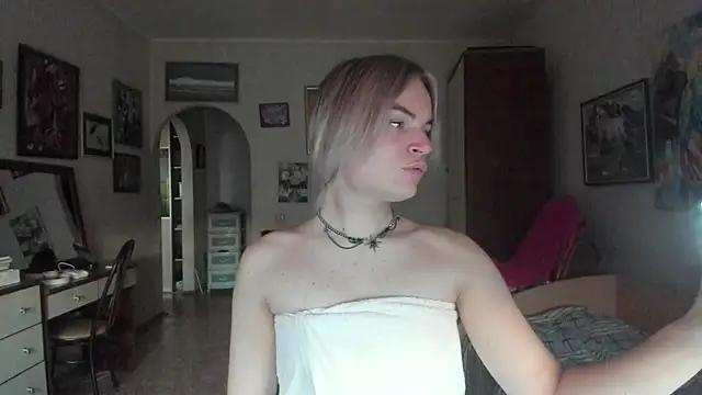 Snapshot of milliKira006 chatting on August 3, 2026, 4:24 pm milliKira006 online show from August 3, 2026, 4:24 pm