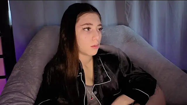 Snapshot of SunlitDeslre chatting on May 12, 2026, 10:54 am SunlitDeslre online show from May 12, 2026, 10:54 am