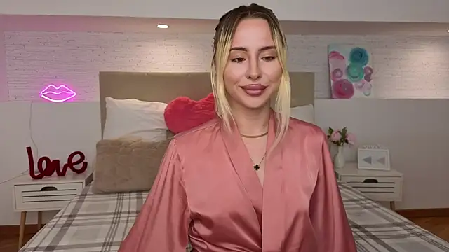 Snapshot of Bella_crazyy chatting on April 26, 2026, 7:44 pm Bella crazyy online show from April 26, 2026, 7:44 pm