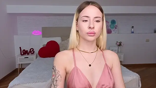 Snapshot of Bella_crazyy chatting on May 26, 2026, 8:40 pm Bella crazyy online show from May 26, 2026, 8:40 pm