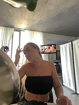 Karen Luxe online show from August 7, 2026, 9:43 pm
