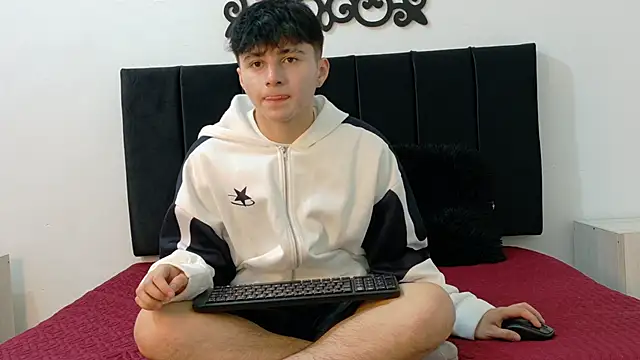 LunayDream online show from May 28, 2026, 11:27 am