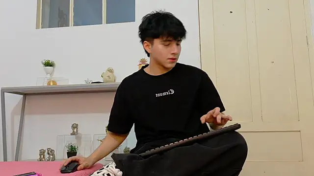 Snapshot of LunayDream chatting on June 12, 2026, 12:03 pm LunayDream online show from June 12, 2026, 12:03 pm