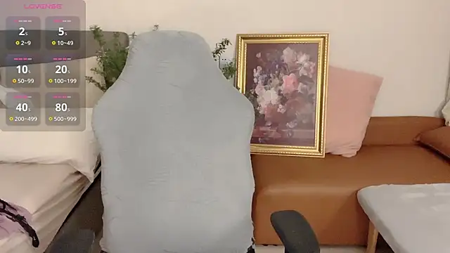 Puppy-kiss online show from April 21, 2026, 10:44 am