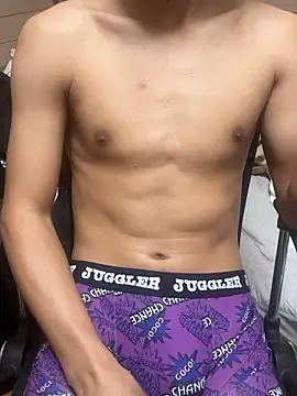 sooooi9654 online show from April 19, 2026, 10:16 am