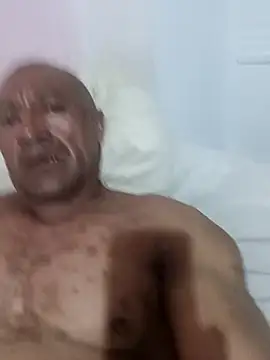 roble458 online show from April 19, 2026, 6:54 pm